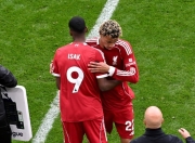 包含利物浦获准与埃基蒂克接触，法兰克福想要接近1亿欧报价的词条