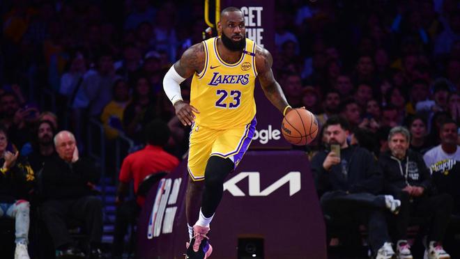平博中国官网-NBA交易传闻：比尔·西蒙斯提议用勒布朗·詹姆斯交换科怀·伦纳德