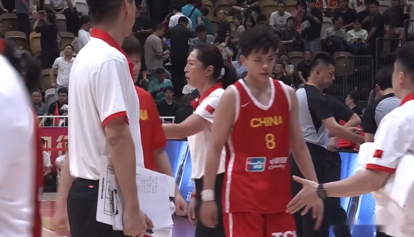 平博网站-超高效率！杨舒予9投8中&amp;三分2中1攻下17分4板4助