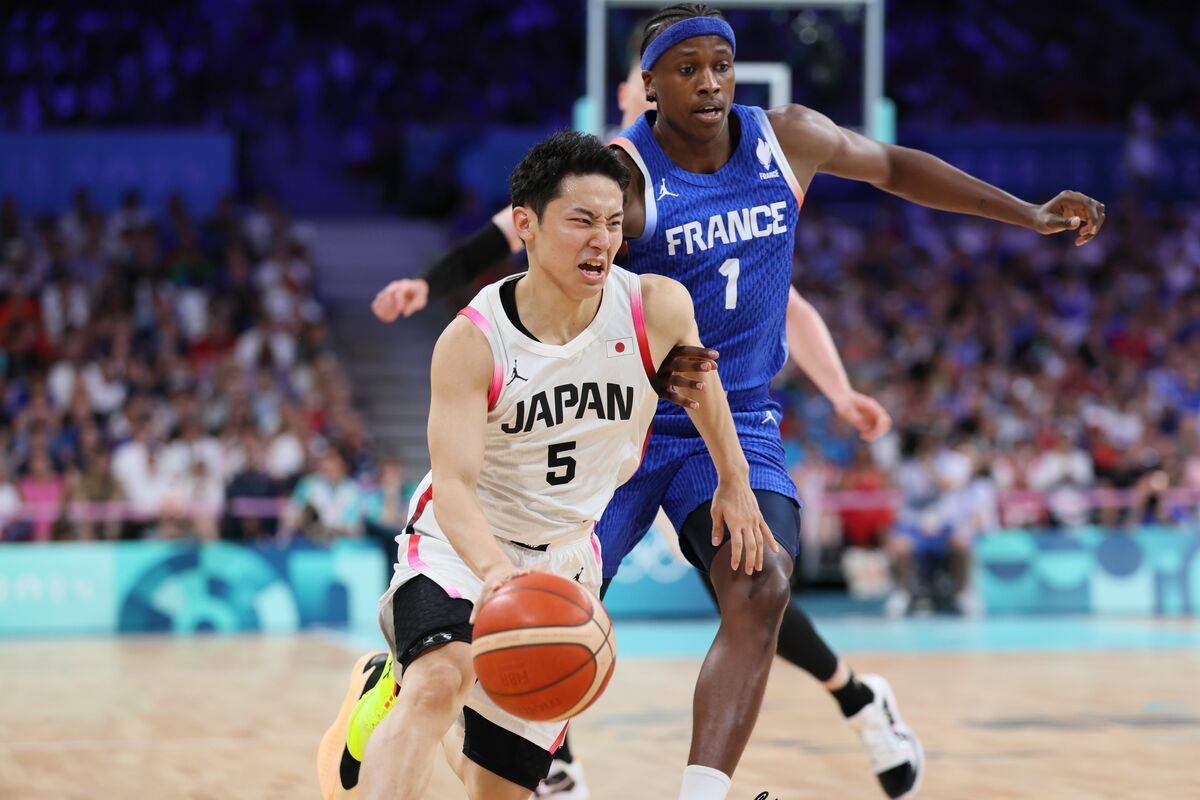 包含日本后卫河村勇辉跟公牛签下双向合同的词条