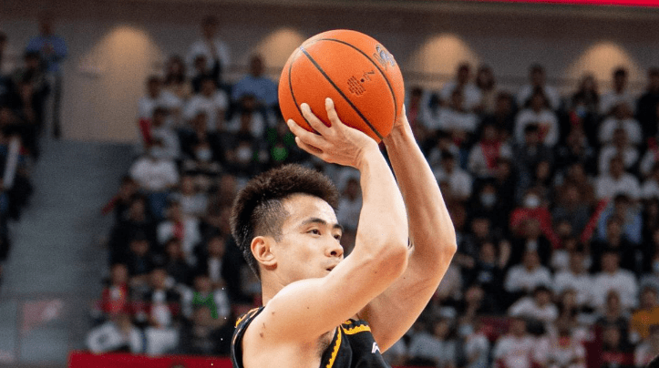国家队间激烈交锋，场面热情高涨
