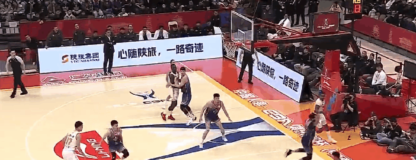 经过加时赛，球队险胜对手晋级下一轮